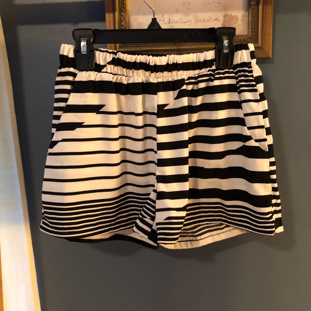 Vestique Shorts